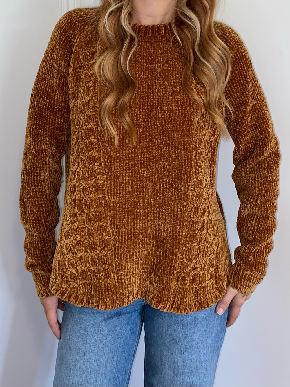 Suzy Shier Textured Chenille Crewneck Sweater in Rust Orange